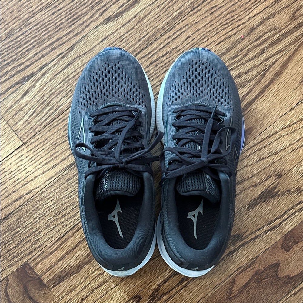 Mizuno Women’s Gray Athletic Shoes